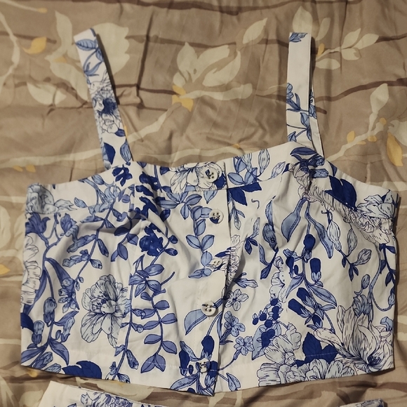 Blue and White Sleeveless Sundress with Square Neck and A-line Style - Picture 2 of 5